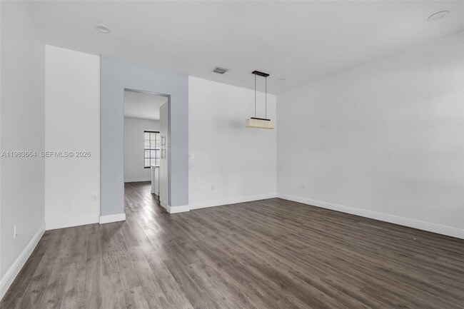 Photo - 624 SW 147th Ave