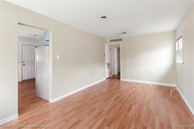 Photo - 5659 Lathers St