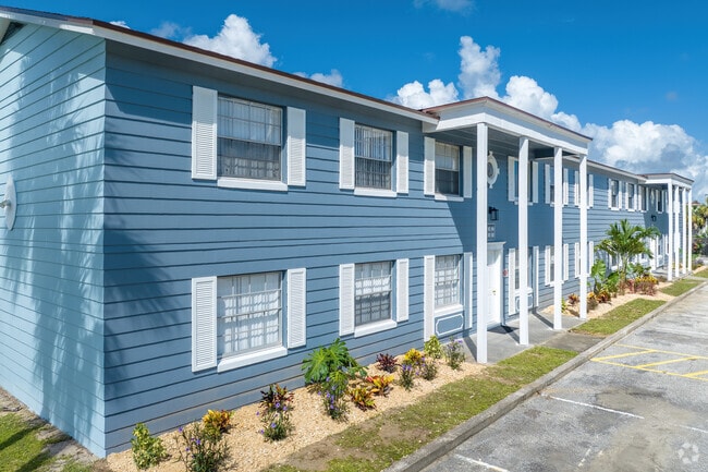 4700 Barna Ave Titusville,&nbsp;FL&nbsp;32780 - Manatee Bay Apartments