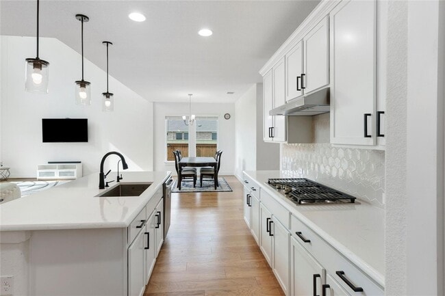 Photo - 300 Hollister Dr