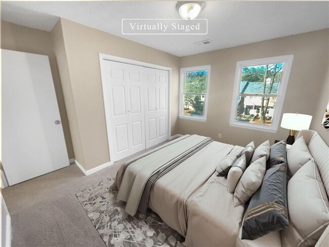 Photo - 688 Stratford Green