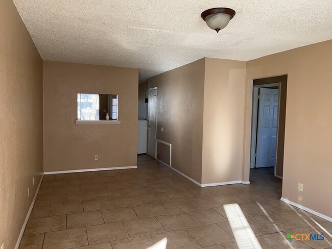 Photo - 2405 Shoemaker Dr