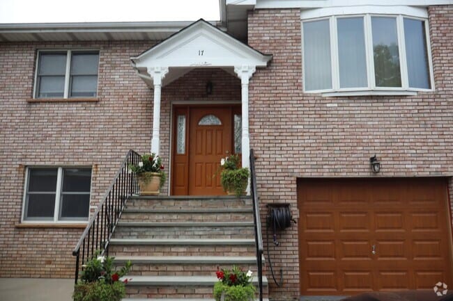 Building Photo - 17 Bronxville Ln Rental