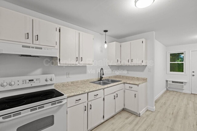 Building Photo - 1240 Saline Rd Unit 101