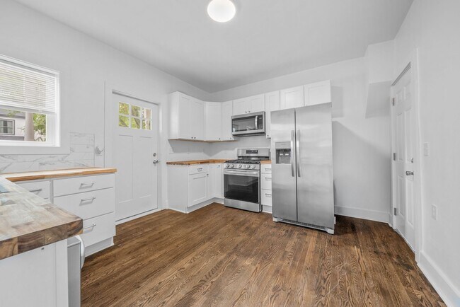 748 Fairview Ave NE Unit #1