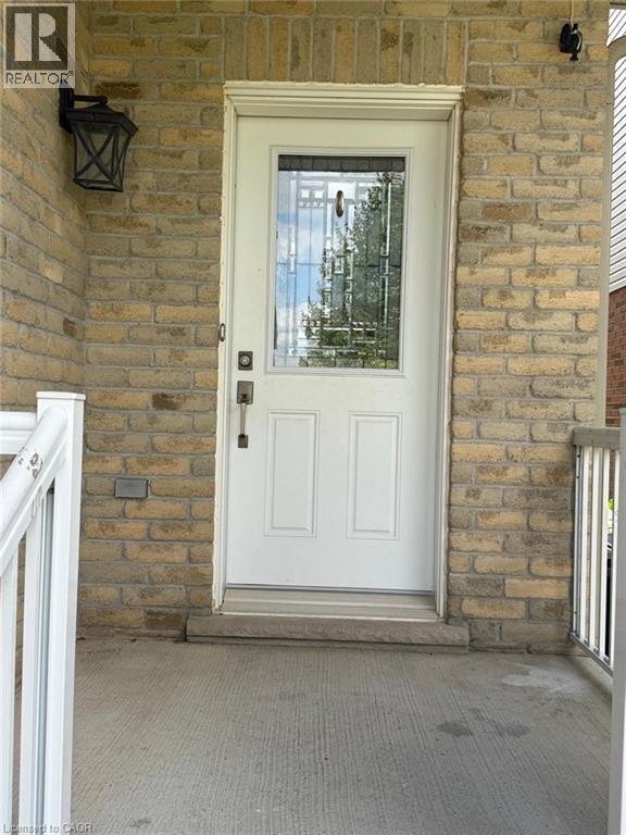 Photo - UPPER-313 FEATHERSTONE Crescent