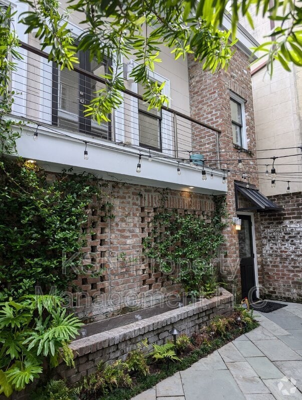 Building Photo - 112 W Gaston St Unit Carriage House