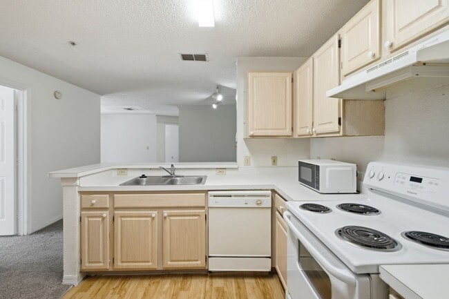 4240 Summer Landing Dr Unit 207