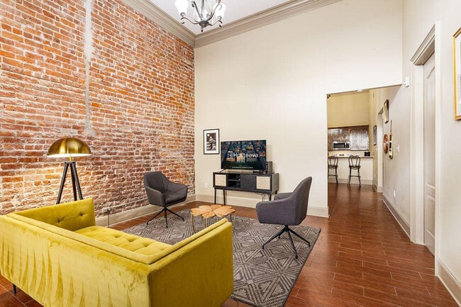 Building Photo - 30 Baronne St Rental