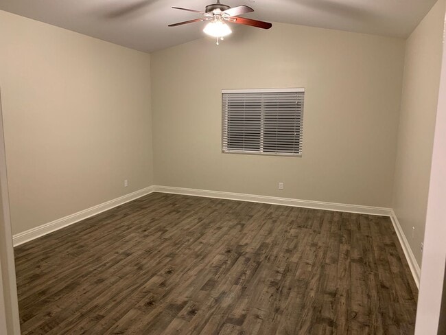 Photo - 1520 Independence Way