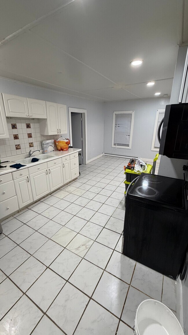 47 Lens St Unit 1