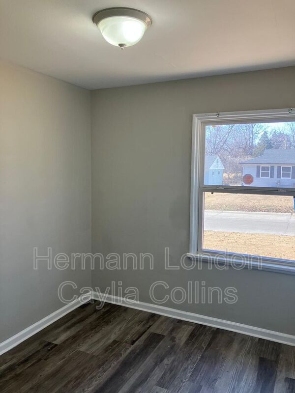 Photo - 9840 Medford Dr