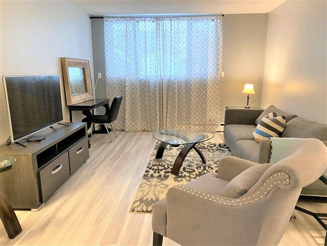 Building Photo - 10735-10735-127 127 St NW Unit 106.F