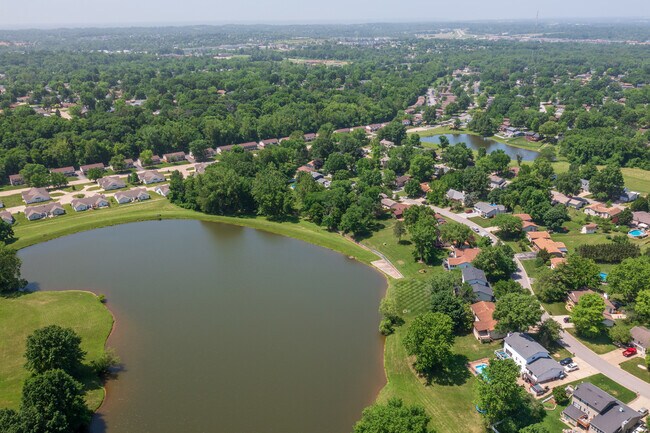 Photo - 133 Park Charles Blvd S