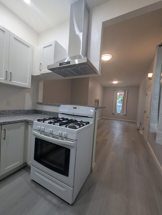 121 Santa Fe Ave Unit A