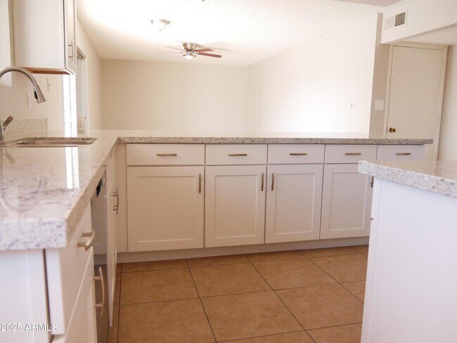 Photo - 1719 N Circle Dr