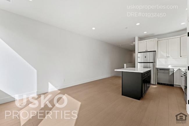 Photo - 2510 Victorian Alley