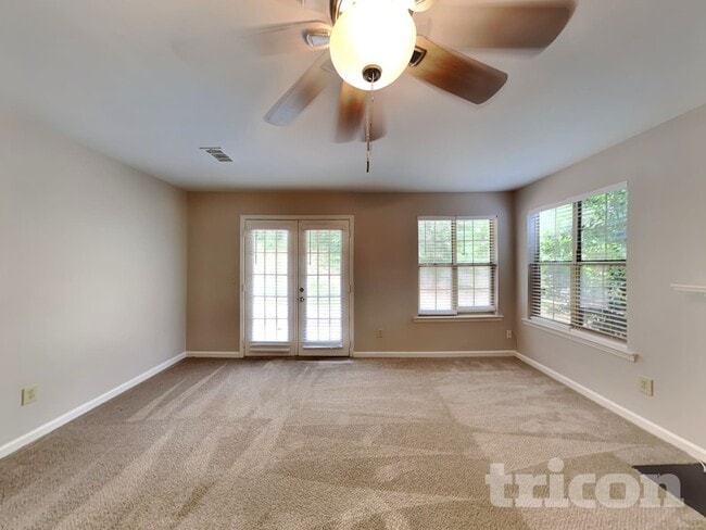 Photo - 2055 Towne Manor Dr NW
