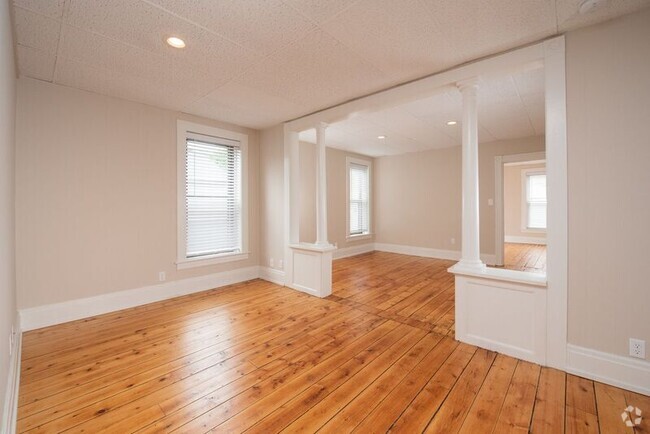 Building Photo - 19 Warsaw Ave Unit Apt. 4