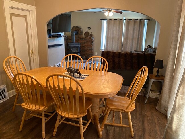 Photo - 2617 Maple Ave NE