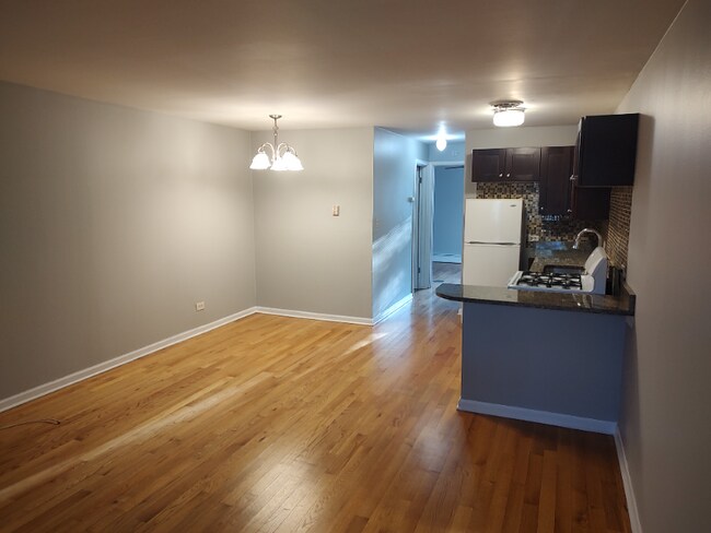 Photo - 8500 Waukegan Rd Apartamento Unidad 13