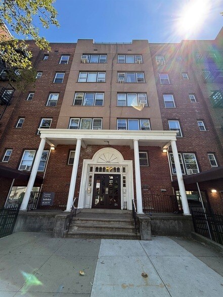 Building Photo - 2520 John F. Kennedy Blvd Unit 1H Rental