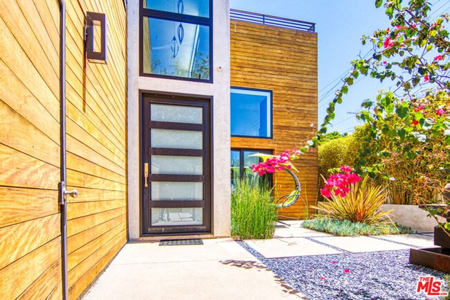 Photo - 2345 27th St