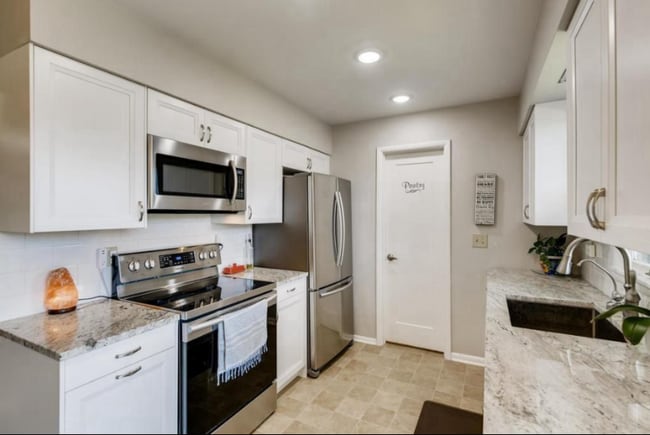 Photo - 2080 Orchard Ln