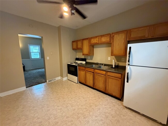 Photo - 330 E 3rd St