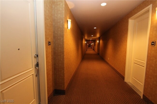 Building Photo - 26 E Serene Ave Unit 108