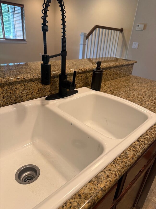 Photo - 2BED 2.5 BATH - TOWNHOME IN A QUIET NEIGHBORHOOD