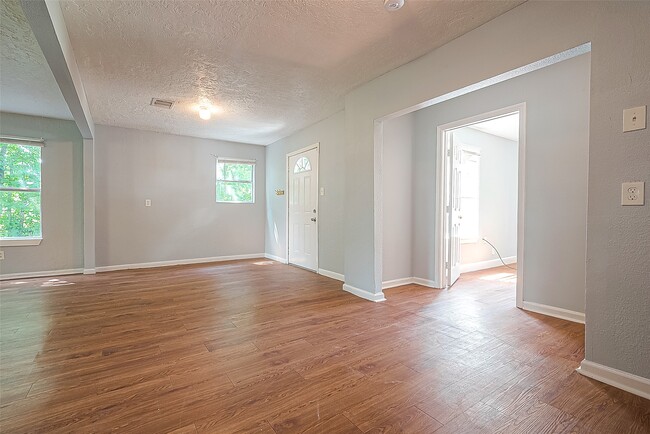 Photo - 4810 Carmen St