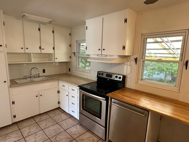 Photo - 2302 Willow Creek Dr