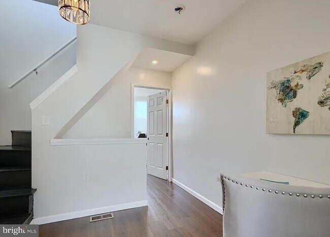 Photo - 2242 E Fairmount Ave