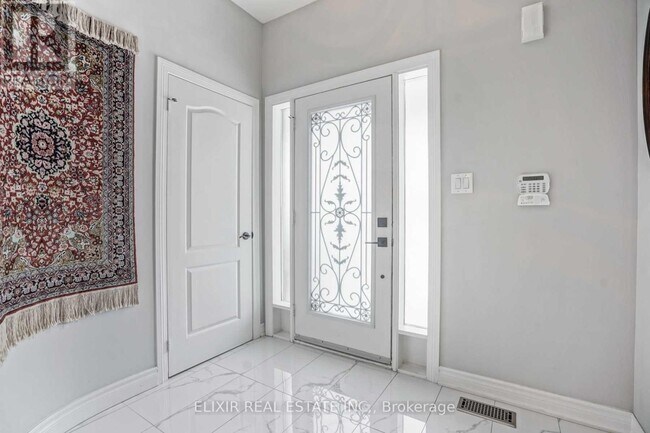 Photo - 32 Florette Pl