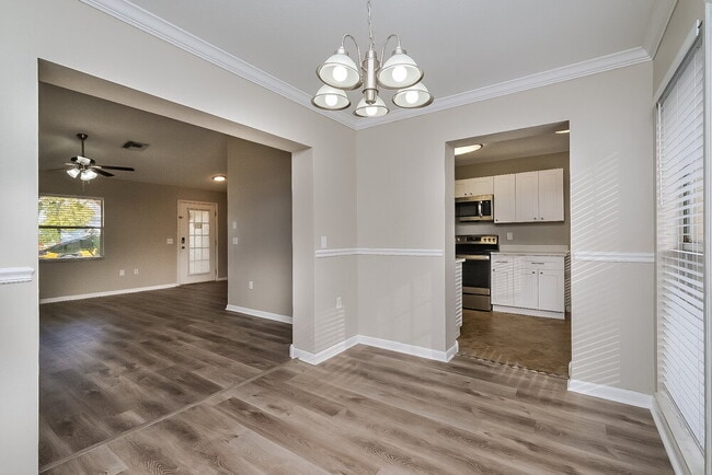 Photo - 10950 Kenmore Dr