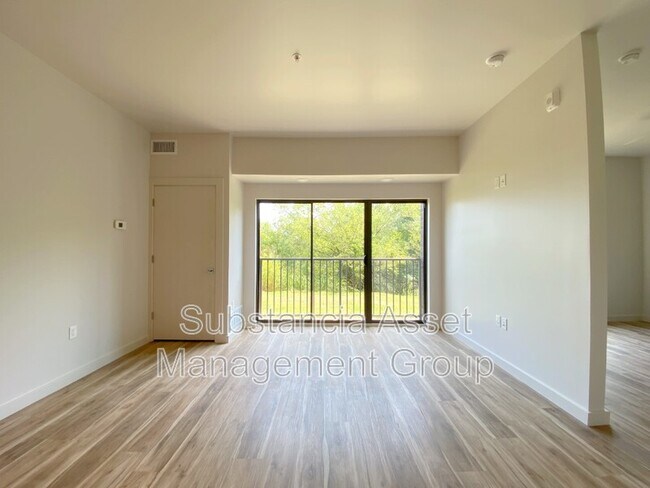 Photo - 1683 Midtown Pl