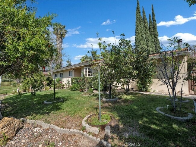 Photo - 10918 Reseda Blvd