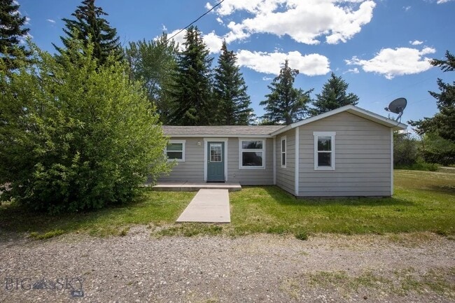 Building Photo - 372 Lower Rainbow Rd