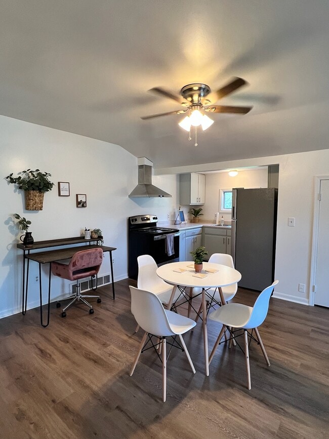Photo - 623 Mill St