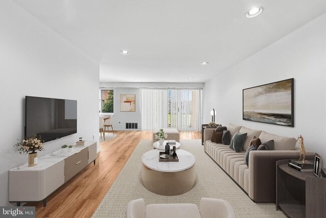 Photo - 1640 Oakwood Dr Unidad W114