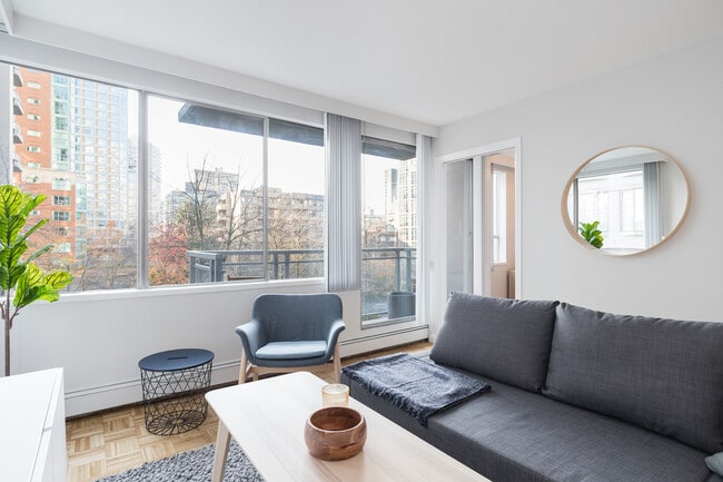 Building Photo - Somerset Unit 00504