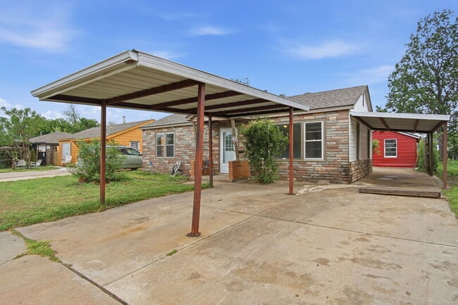 Photo - 2228 NE 23rd St