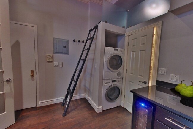 Photo - 350 W 21st St Unit 1