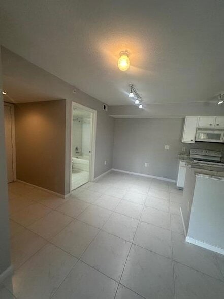 Photo - 141 SW Palm Dr Unidad 205