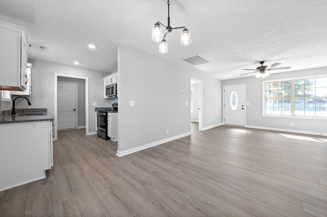 Building Photo - Beautiful Home For Rent in Country Like Setting!