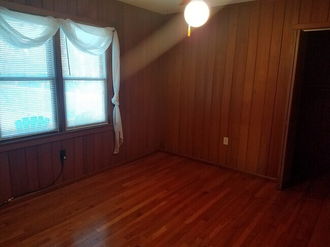 Photo - 2223 Webber St