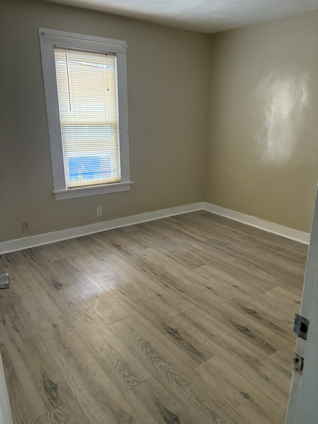 Photo - 33 Holmes Ave