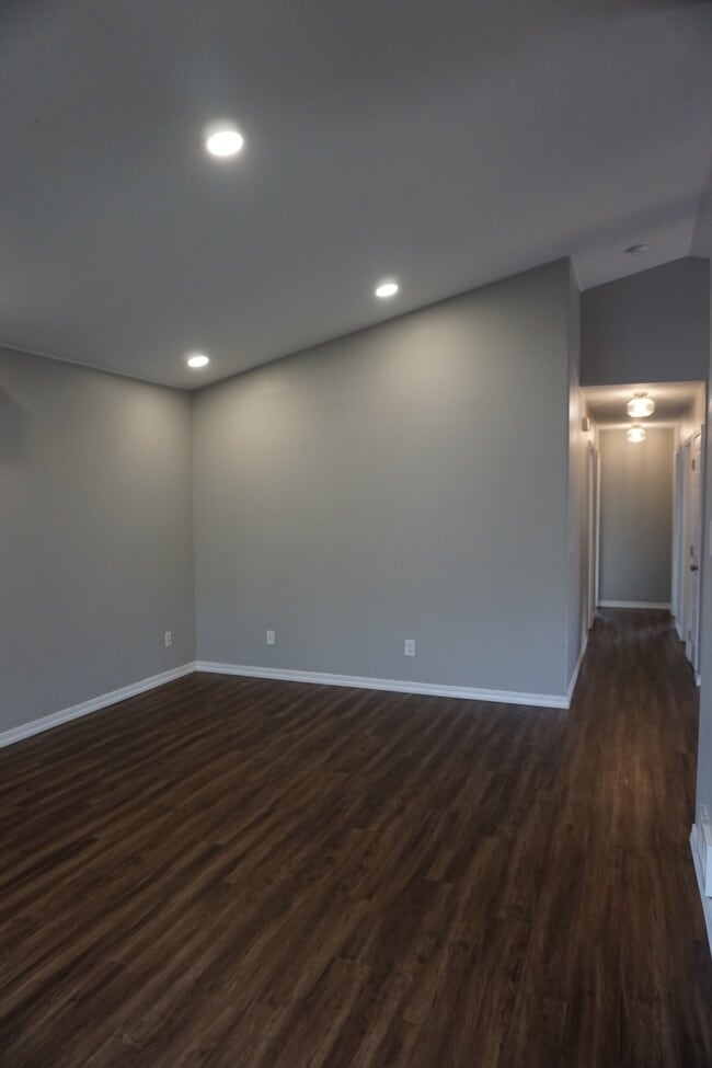 Photo - 1320 N Creekside Ln