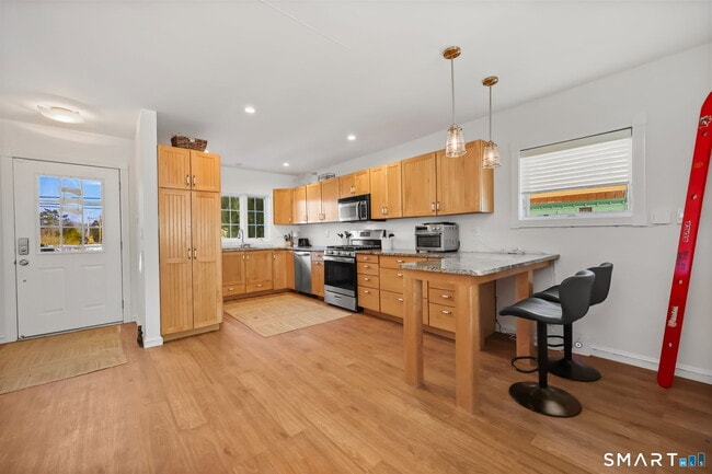 Photo - 1895 Fairfield Beach Rd